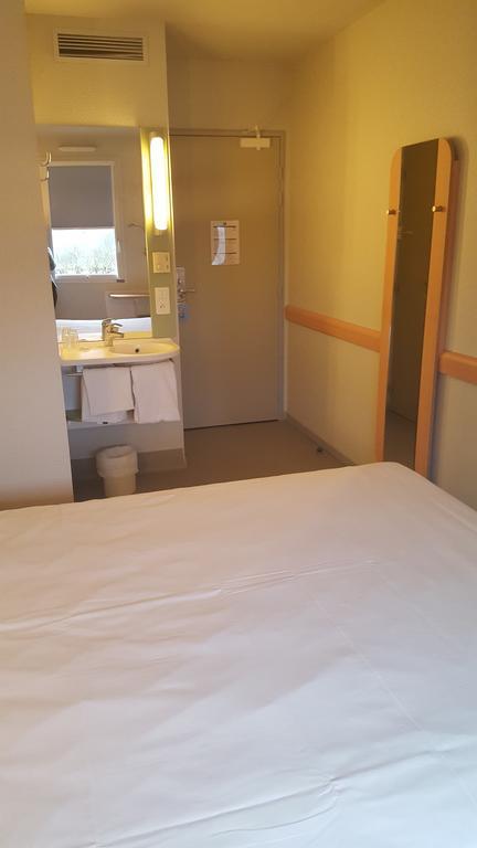 Ibis Budget Saint Gaudens Estancarbon Exterior photo